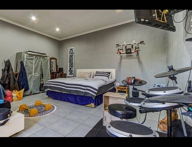 3 BEDROOM TOWNHOUSE FOR SALE IN EDLEEN